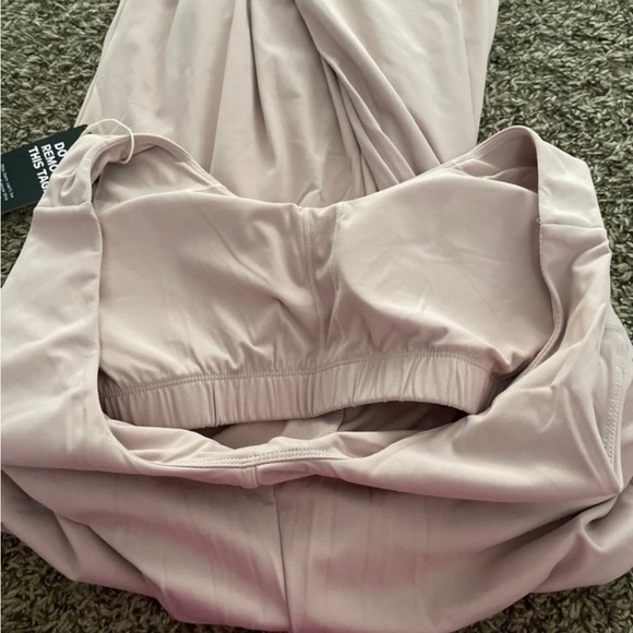 fawnfit nwt wide legromper with built-in bra, medium light pink - Picture 3 of 4